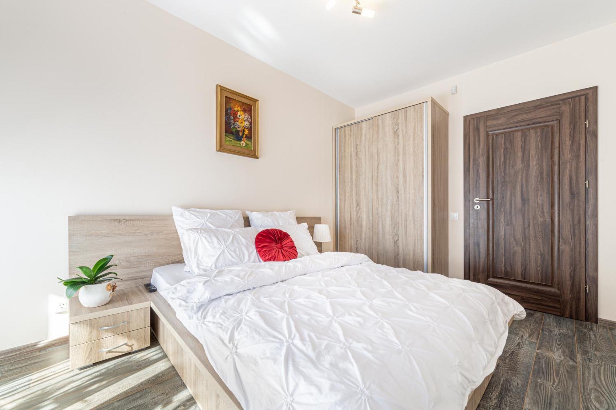 Ari - Ared Luxurious Apartments With Balcony & Free Parking Arad Ngoại thất bức ảnh